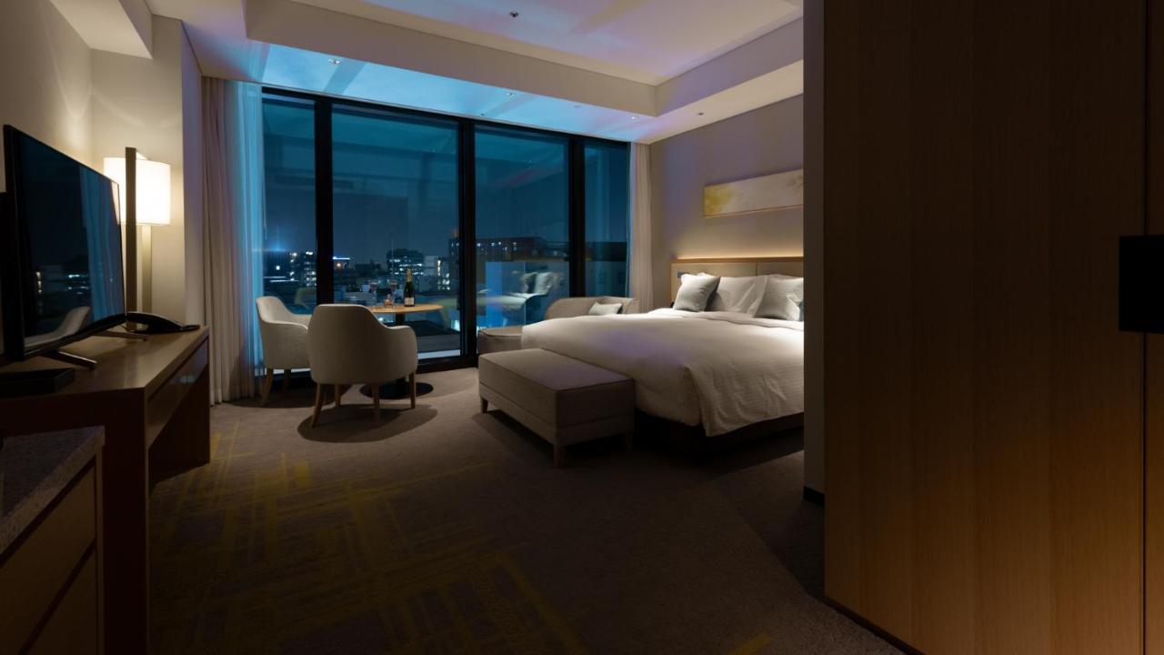 Miyako Hotel Hakata Fukuoka  Exteriér fotografie A room at the hotel