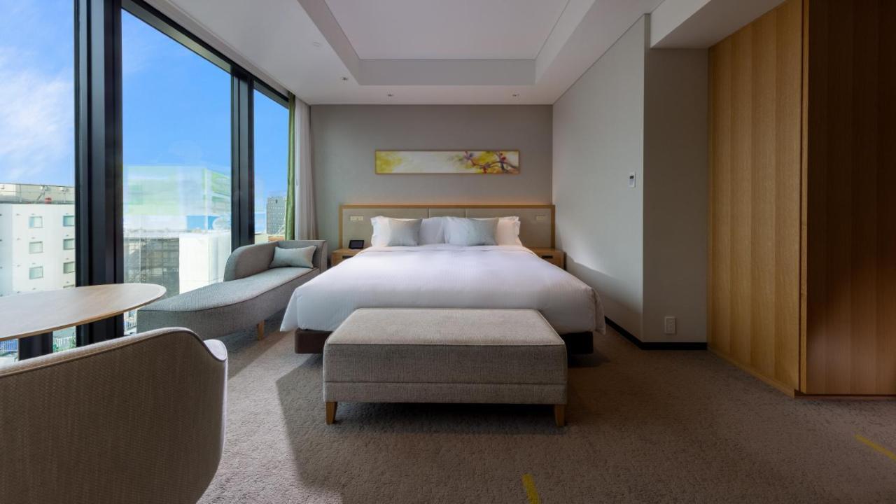 Miyako Hotel Hakata Fukuoka  Exteriér fotografie A bedroom at the hotel