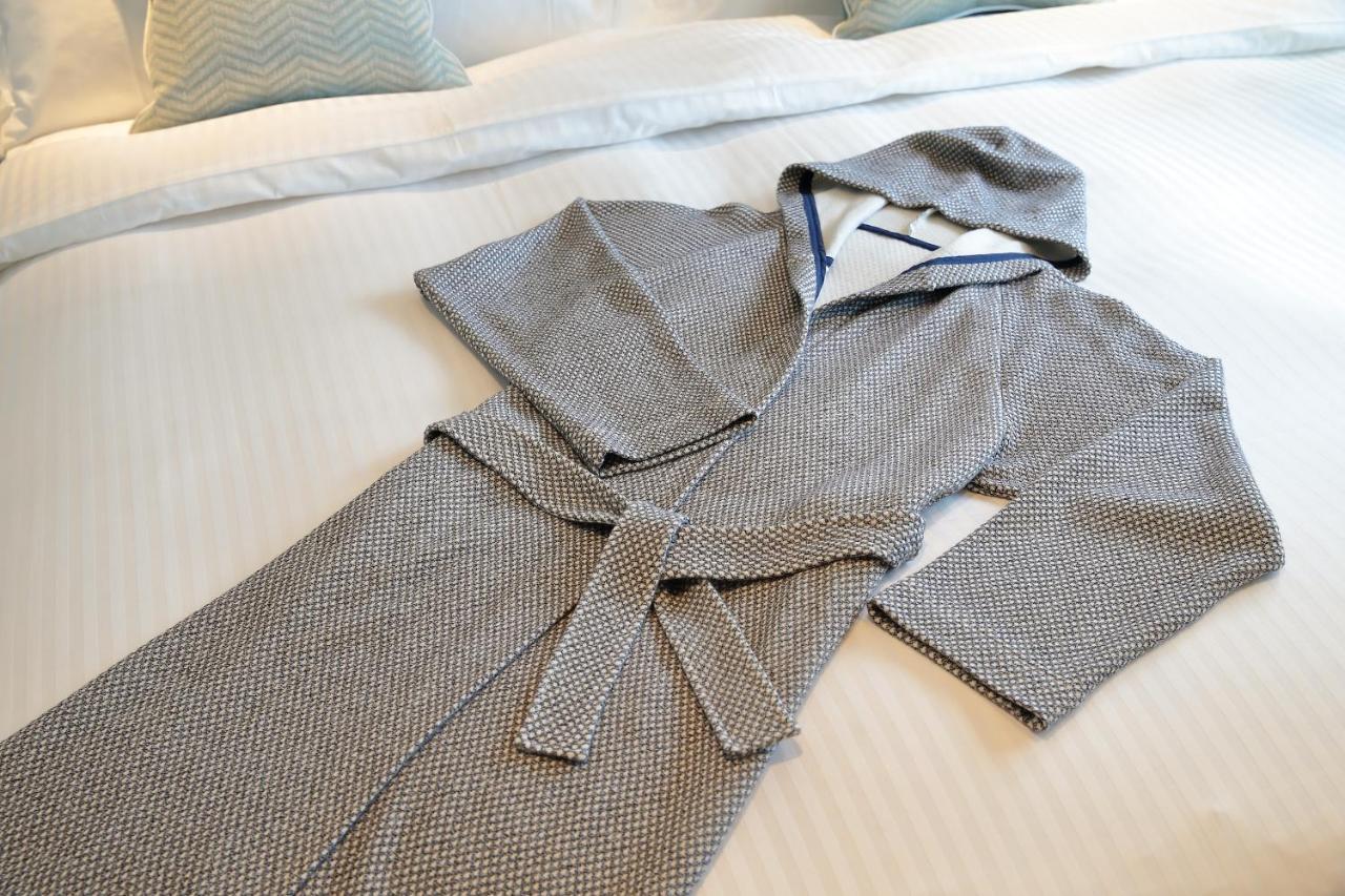 Miyako Hotel Hakata Fukuoka  Exteriér fotografie A bathrobe